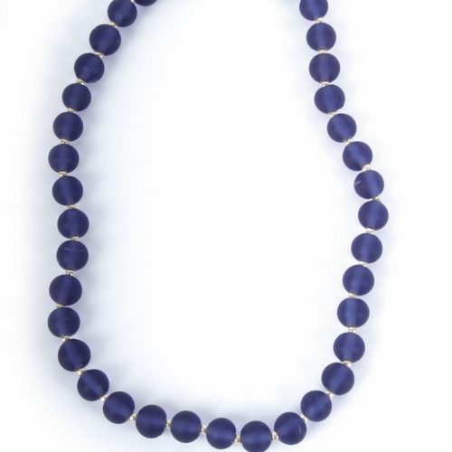 Collier avec des perles de verre bleues